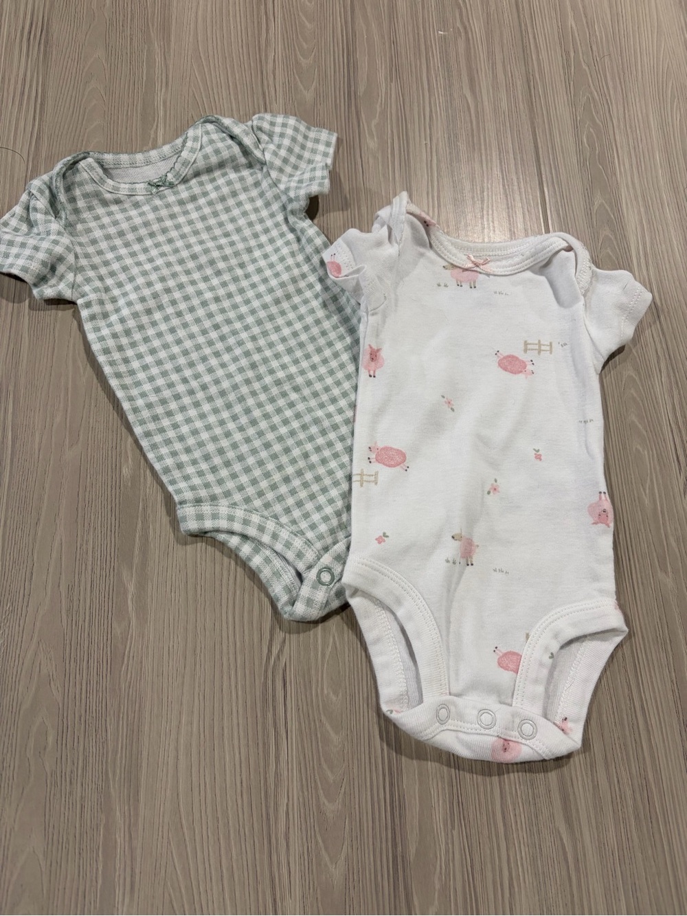 7/$20 Carter’s Newborn Bodysuit Set Green Gingham and Pink Sheep